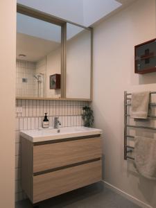 a bathroom with a sink and a mirror at The Petone Beauty - Flash, Beachside in Lower Hutt +22 photos