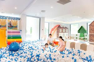 Παιδιά που μένουν στο Carol Hạ Long 6