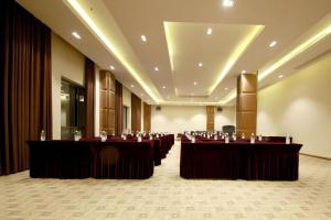 Espace de conférence ou salle de réunion dans l'établissement Echeng Hotel Liuzhou Central Plaza Pedestrian Street