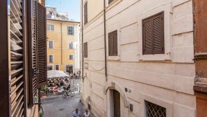 ローマにあるRondanini Viewの建物からの通りの景色