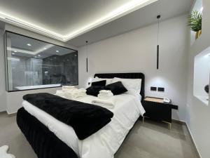Postel nebo postele na pokoji v ubytování Coco Noir Luxury Villa + 81 fotografií