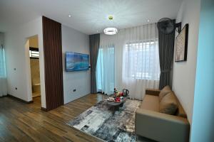 TV a/nebo společenská místnost v ubytování Bách Thảo Ngân Hotel Resort