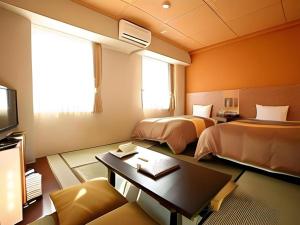 TV a/nebo společenská místnost v ubytování Hotel 1-2-3 Kofu Shingen Onsen