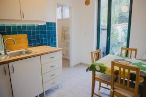 Η κουζίνα ή μικρή κουζίνα στο Bolgárkert Family House