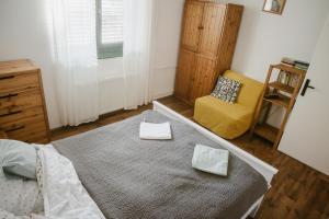 Ένα ή περισσότερα κρεβάτια σε δωμάτιο στο Bolgárkert Family House +6 φωτογραφίες