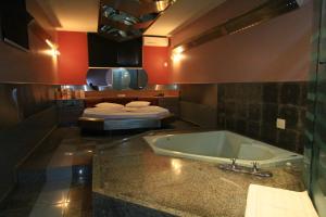 a bathroom with a bath tub in a room at Movie Inn Motel e Hospedagem in Ribeirão Preto +18 photos