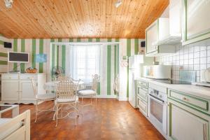 a kitchen with a table and chairs in a room at Appartement Ars-en-Ré Heraudeau in Ars-en-Ré
