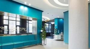 a lobby with a blue couch in a building at Jinjiang Inn Luoyang Wangcheng Park Metro Station in Luoyang