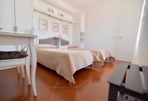 A bed or beds in a room at B&B Home Sweet Home Rosolini