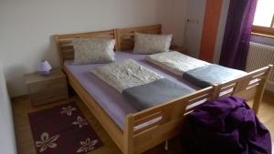 A bed or beds in a room at Holiday House Spanner