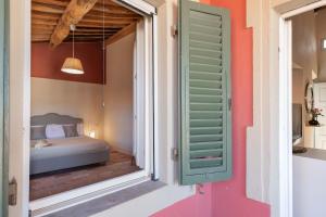 Postel nebo postele na pokoji v ubytování Medea, Charming Apartments La Spinetta nel Borgo