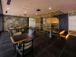 a restaurant with tables and chairs in a room at Hakone Hibarino hot spring hotel in Hakone