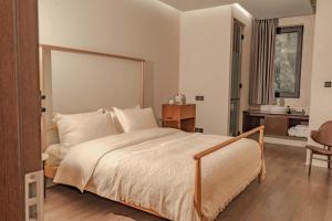 a bedroom with a large bed with white pillows at Dali Mountain and Lake View Hotel in Dali Shuanglang
