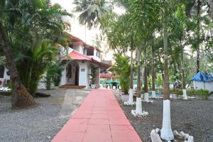 Κήπος έξω από το GR Stays WHITE HOUSE 4bhk Private Pool Villa in Calangute