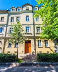 El edificio en el que está el departamento