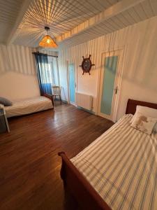 Postel nebo postele na pokoji v ubytování L'abri du marin