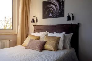 Posteľ alebo postele v izbe v ubytovaní Studio des roses place des Martyrs hyper centre