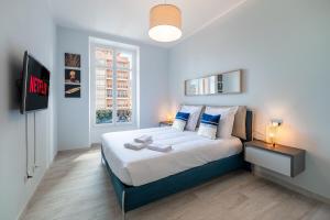 a bedroom with a large bed and a television at Le COQ Charlene - Monaco à 50m - New in Beausoleil