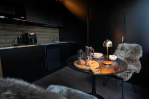 Posezení v ubytování Nature Cabin for Remote work and Adventures in Yllas