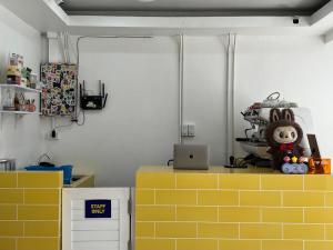 Kuchyň nebo kuchyňský kout v ubytování One life Hostel + 14 fotografií