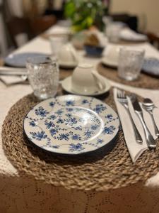 a table with a blue and white plate and silverware at A casa de nono in San Dorligo della Valle