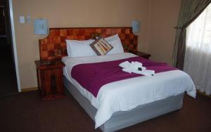 Ένα ή περισσότερα κρεβάτια σε δωμάτιο στο Mogro Lodge