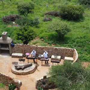 Κήπος έξω από το Mogro Lodge