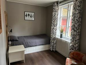 a small bedroom with a bed and a window at Tranås Vandrarhem in Tranås