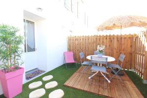 a patio with a table and chairs and a fence at Le Rivage in Sainte-Marie-de-Ré +14 photos