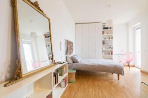 Ένα ή περισσότερα κρεβάτια σε δωμάτιο στο Cozy 9th floor apartment with amazing view