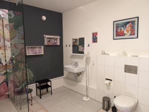 Ένα μπάνιο στο Ferienwohnung Am Schlössle +6 φωτογραφίες