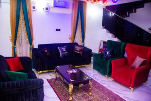 Photo de la galerie de l'établissement Chicos Apartment, à Benin City 27 autres photos