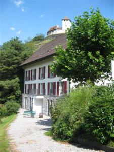 a house with a green bench in front of it at Gästehaus Gutenberg - Self-Check-in in Balzers