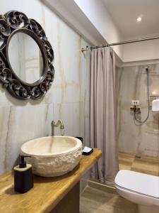 Koupelna v ubytování Bozzali Deluxe Hotel + 207 fotografií