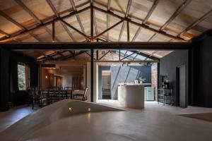 a large living room with a table in the middle at 九份金光閃閃 Jiufen Glimmer Homestay in Jiufen