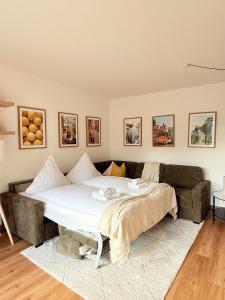 a bedroom with a bed and a couch at Apartmenthaus Gilden 7 in Borken