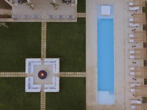 Bazén v ubytování Masseria Terra d'Otranto nebo v jeho okolí