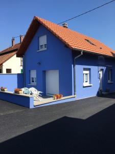 a blue house with a white garage at Gite Westhouse in Westhouse