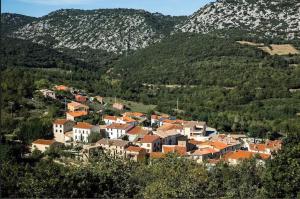 Příroda nedaleko prázdninového domu + 3 fotografie