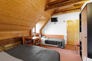 Una cama o camas en una habitación de Hotel BELLA