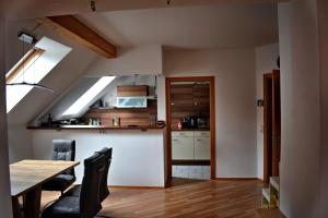 Kuchyň nebo kuchyňský kout v ubytování Ferienwohnung mit Blick auf Kremsmauer + 4 fotografie