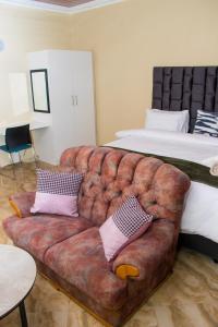 Postel nebo postele na pokoji v ubytování Ogans Guest Villa 21 Elizabeth avanue linmeyer jhb