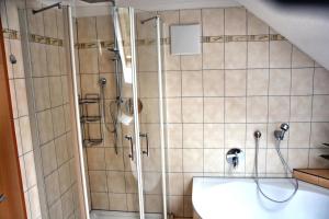 Koupelna v ubytování Ferienwohnung mit Blick auf Kremsmauer