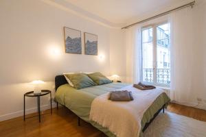 Una cama o camas en una habitación de Haussmann Flat - Jardin des Plantes 6 Guests