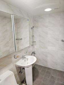 a bathroom with a sink and a toilet at 인천 청라3룸 인천공항 아시아드경기장 가족숙소 in So-yŏm +13 photos
