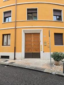 Το κτήριο όπου στεγάζεται  το διαμέρισμα