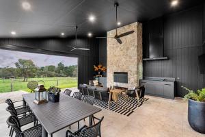 Μια τηλεόραση ή/και κέντρο ψυχαγωγίας στο Goldfields Estate