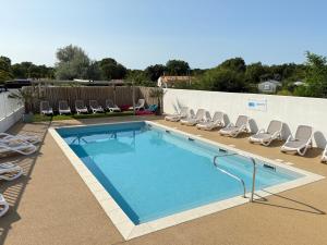 Πισίνα στο ή κοντά στο Camping le Héron