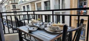 a table on a balcony with a plate of food at Le Casablanca in Maarif