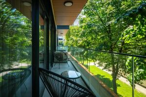 Μπαλκόνι ή βεράντα στο Newly Modern Designed 1BR Apartment